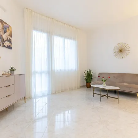 Apartment Albi House, Terre Marine